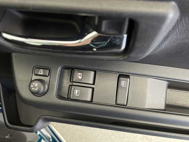 ダイハツ アトレー バン RS 長野県 2025(令7)年 0.3万km レーザーブルークリスタルシャイン 4WD/・4WD LOCK/・4WD AUTO/・2WD切替/ターボ/スマートアシスト/・衝突警報機能/衝突回避支援ブレーキ機能/・ふらつき警報/・路側逸脱警報機能/・誤発進抑制機能/・先行車発進お知らせ機能/・コーナーセンサー/Wエアバッグ/プッシュスタート/アイドリングストップ/スマートキー/オートエアコン/セカンドシート足元サーキュレーター/クルコン/ステアリングスイッチ/両側電動パワースライドドア/オートライト/LEDヘッドライト/LEDフォグランプ/電格ウインカーミラー/ビルトインETC/USB Type-A充電口/トランクルームシガーソケット/ドアバイザー/純正ホイールキャップ付き12インチスチールホイール/車内突っ張りレール/バックカメラ（ナビ無し）