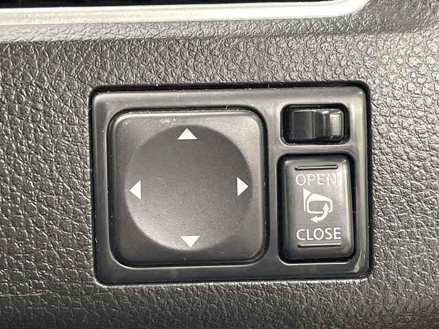 日産 セレナ HWS S HV Vセレ +Sefty 群馬県 2016(平28)年 7万km ダイヤモンドブラック 純正１１型後席モニター　/純正８型ナビ　/全周囲カメラ　/フルセグＴＶ　/ＥＴＣ　/両側電動スライドドア　/クルーズコントロール　/衝突被害軽減ブレーキ　/レーンアシスト　/ＨＩＤヘッドライト　/オートライト　/禁煙車