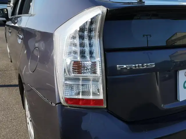 トヨタ プリウス S　LEDエディション 茨城県 2011(平23)年 19.8万km ダークバイオレットマイカメタリック 純正ナビ/【TV・HDD・CD・DVD・AM・FM・SD・BT・iPod・VTR】/Bカメラ/ETC/ステリモ/オートライト/Fフォグ/LEDライト/純正フロアマット/純正ホイールカバー/プッシュスタート/スマートキー/ヘッドライトウォッシャー/電格ミラー/ウインカーミラー