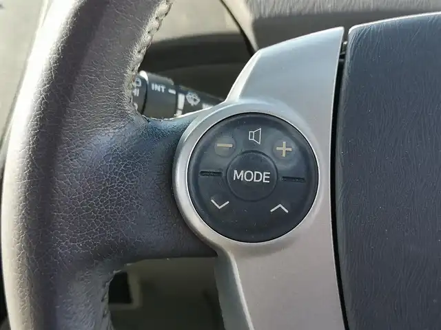 トヨタ プリウス S　LEDエディション 茨城県 2011(平23)年 19.8万km ダークバイオレットマイカメタリック 純正ナビ/【TV・HDD・CD・DVD・AM・FM・SD・BT・iPod・VTR】/Bカメラ/ETC/ステリモ/オートライト/Fフォグ/LEDライト/純正フロアマット/純正ホイールカバー/プッシュスタート/スマートキー/ヘッドライトウォッシャー/電格ミラー/ウインカーミラー