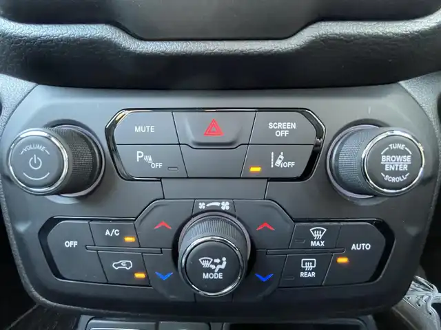 クライスラー・ジープ ジープ レネゲード リミテッド 静岡県 2019(令1)年 6.7万km グラニトクリスタル 黒革/パワーシート/シートヒーター/純正ナビ/(Bluetooth/AppleCarPlay/AUX/USB/フルセグ)/ACC/衝突被害軽減システム/ステアリングヒーター/ブラインドスポットモニター/アダブティブヘッドライト/バックカメラ/自動防眩式ルーム ミラー/前席シートバックポケット/純正17インチアルミホイール/純正フロアマット/ETC/保証書/取扱説明書