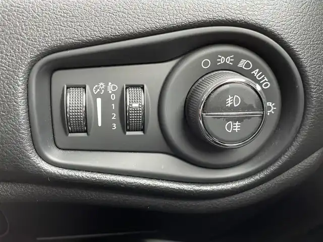 クライスラー・ジープ ジープ レネゲード リミテッド 静岡県 2019(令1)年 6.7万km グラニトクリスタル 黒革/パワーシート/シートヒーター/純正ナビ/(Bluetooth/AppleCarPlay/AUX/USB/フルセグ)/ACC/衝突被害軽減システム/ステアリングヒーター/ブラインドスポットモニター/アダブティブヘッドライト/バックカメラ/自動防眩式ルーム ミラー/前席シートバックポケット/純正17インチアルミホイール/純正フロアマット/ETC/保証書/取扱説明書