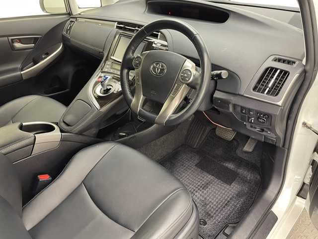 トヨタ プリウス ＰＨＶ G 兵庫県 2015(平27)年 7.3万km ホワイトパールクリスタルシャイン 純正SDナビ(CD/DVD/SD/Bt/フルセグ)/・NSZA-X64T/バックカメラ/レザーシート/シートヒーター/パワーシート/クルーズコントロール/ステアリングヒーター/ドライブレコーダー/ビルトインETC/LEDヘッドライト/フォグライト/社外１７AW/純正マット・バイザー