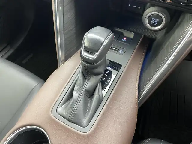 トヨタ ハリアー G 福井県 2020(令2)年 7.2万km プレシャスブラックパール 純正メモリナビ機能付きディスプレイオーディオ/（ＦＭ／ＡＭ／ＢＴ／ＵＳＢ）/ハーフレザーシート/電子パーキング/パワーバックドア/内装色：ブラウン/純正ビルトインＥＴＣ　/電動シート/デジタルインナーミラー