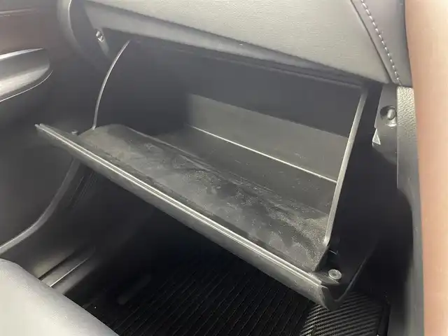 トヨタ ハリアー G 福井県 2020(令2)年 7.2万km プレシャスブラックパール 純正メモリナビ機能付きディスプレイオーディオ/（ＦＭ／ＡＭ／ＢＴ／ＵＳＢ）/ハーフレザーシート/電子パーキング/パワーバックドア/内装色：ブラウン/純正ビルトインＥＴＣ　/電動シート/デジタルインナーミラー