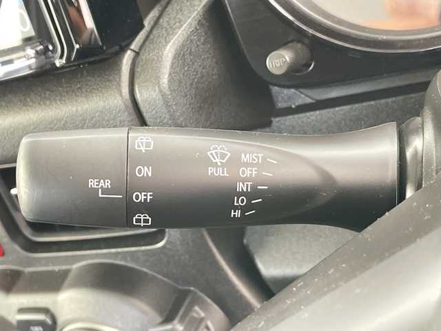 スズキ ジムニー シエラ JC 愛知県 2023(令5)年 1.7万km ミディアムグレー 9型ナビ/クルーズコントロール/シートヒーター/バックカメラ/純正アルミホイール/LEDヘッドライト/オートマチックハイビーム/ダウンヒルアシストコントロール/ドライブレコーダー/ETC/衝突軽減システム/フルセグ/CD DVD/Bluetooth/ステアリングスイッチ/スマートキー/プッシュスタート