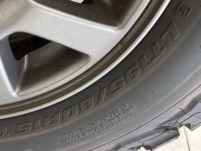 スズキ ジムニー シエラ JC 愛知県 2023(令5)年 1.7万km ミディアムグレー 9型ナビ/クルーズコントロール/シートヒーター/バックカメラ/純正アルミホイール/LEDヘッドライト/オートマチックハイビーム/ダウンヒルアシストコントロール/ドライブレコーダー/ETC/衝突軽減システム/フルセグ/CD DVD/Bluetooth/ステアリングスイッチ/スマートキー/プッシュスタート