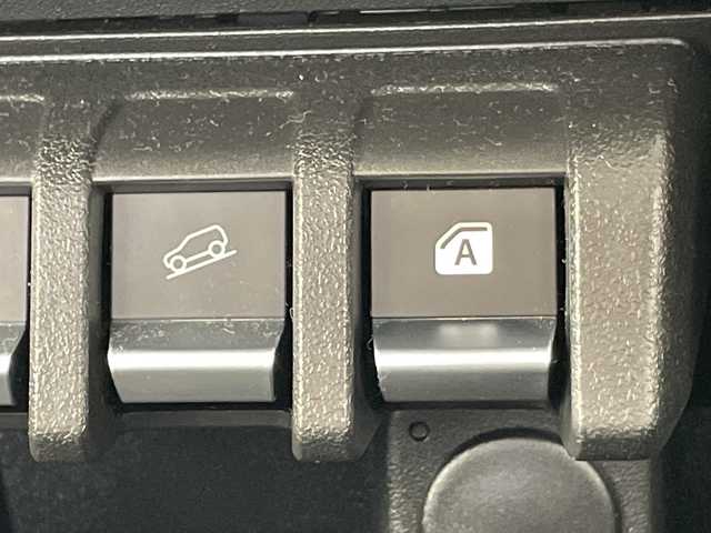 スズキ ジムニー シエラ JC 愛知県 2023(令5)年 1.7万km ミディアムグレー 9型ナビ/クルーズコントロール/シートヒーター/バックカメラ/純正アルミホイール/LEDヘッドライト/オートマチックハイビーム/ダウンヒルアシストコントロール/ドライブレコーダー/ETC/衝突軽減システム/フルセグ/CD DVD/Bluetooth/ステアリングスイッチ/スマートキー/プッシュスタート