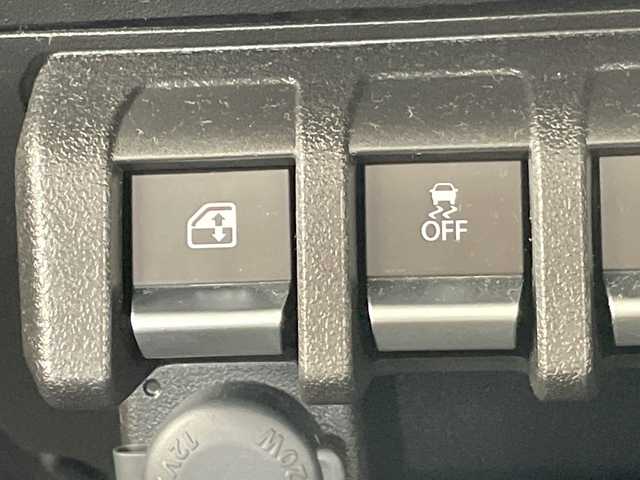 スズキ ジムニー シエラ JC 愛知県 2023(令5)年 1.7万km ミディアムグレー 9型ナビ/クルーズコントロール/シートヒーター/バックカメラ/純正アルミホイール/LEDヘッドライト/オートマチックハイビーム/ダウンヒルアシストコントロール/ドライブレコーダー/ETC/衝突軽減システム/フルセグ/CD DVD/Bluetooth/ステアリングスイッチ/スマートキー/プッシュスタート