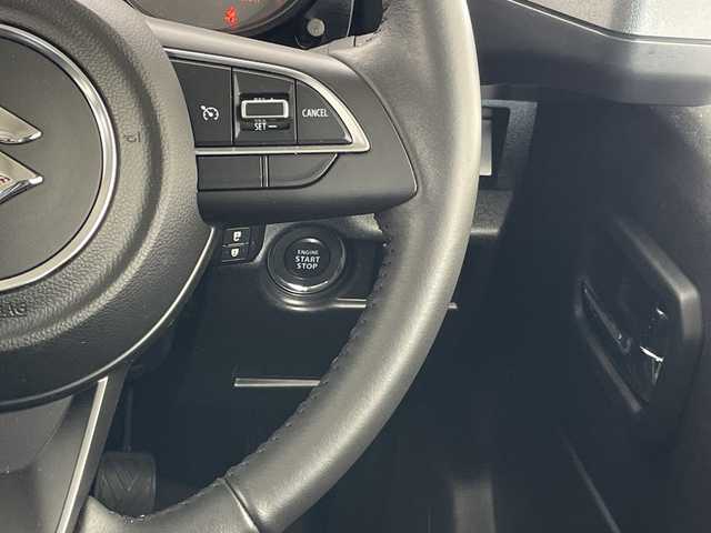 スズキ ジムニー シエラ JC 愛知県 2023(令5)年 1.7万km ミディアムグレー 9型ナビ/クルーズコントロール/シートヒーター/バックカメラ/純正アルミホイール/LEDヘッドライト/オートマチックハイビーム/ダウンヒルアシストコントロール/ドライブレコーダー/ETC/衝突軽減システム/フルセグ/CD DVD/Bluetooth/ステアリングスイッチ/スマートキー/プッシュスタート