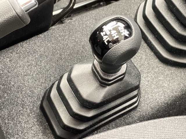 スズキ ジムニー シエラ JC 愛知県 2023(令5)年 1.7万km ミディアムグレー 9型ナビ/クルーズコントロール/シートヒーター/バックカメラ/純正アルミホイール/LEDヘッドライト/オートマチックハイビーム/ダウンヒルアシストコントロール/ドライブレコーダー/ETC/衝突軽減システム/フルセグ/CD DVD/Bluetooth/ステアリングスイッチ/スマートキー/プッシュスタート