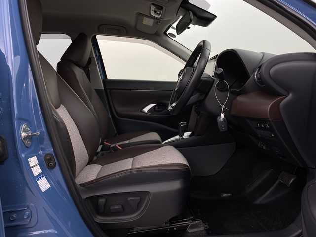 トヨタ ヤリスクロス ハイブリッド Z 新潟県 2022(令4)年 2.8万km グレイッシュブルー 4WD/トヨタセーフティセンス/2本出しマフラー/純正ディーラーナビ/Bluetooth/フルセグTV/パノラミックビューモニター/レーダークルーズコントロール/LEDオートライト/ハーフレザーシート/パワーシート/シートヒーター/純正18インチアルミホイール/電格ミラー/ウィンカーミラー/ブラインドスポットモニター/レーントレーシングアラート/スマートキー/ビルトインETC