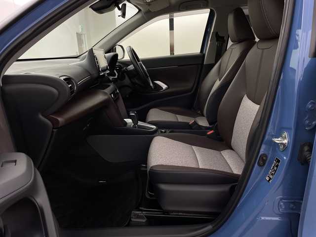 トヨタ ヤリスクロス ハイブリッド Z 新潟県 2022(令4)年 2.8万km グレイッシュブルー 4WD/トヨタセーフティセンス/2本出しマフラー/純正ディーラーナビ/Bluetooth/フルセグTV/パノラミックビューモニター/レーダークルーズコントロール/LEDオートライト/ハーフレザーシート/パワーシート/シートヒーター/純正18インチアルミホイール/電格ミラー/ウィンカーミラー/ブラインドスポットモニター/レーントレーシングアラート/スマートキー/ビルトインETC