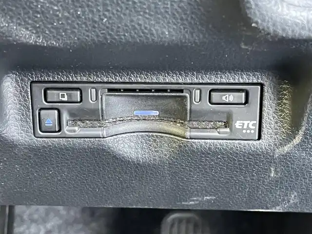 トヨタ シエンタ ハイブリッド Z 東京都 2025(令7)年 1.5万km アーバンカーキ 純正ナビ　/Bluetooth　/フルセグTV　/全周囲カメラ　/両側電動スライドドア　/レーダークルーズコントロールシステム　/BSM　/ドライブレコーダー　/純正フロアマット　/純正LED　/衝突被害軽減システム/ABS/横滑り防止装置/コーナーセンサー/レーンアシスト/盗難防止装置/オートライト/オートマチックハイビーム