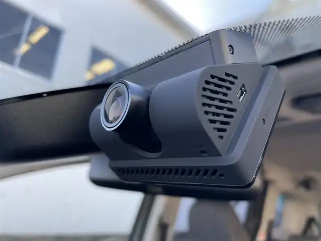 トヨタ シエンタ ハイブリッド Z 東京都 2025(令7)年 1.5万km アーバンカーキ 純正ナビ　/Bluetooth　/フルセグTV　/全周囲カメラ　/両側電動スライドドア　/レーダークルーズコントロールシステム　/BSM　/ドライブレコーダー　/純正フロアマット　/純正LED　/衝突被害軽減システム/ABS/横滑り防止装置/コーナーセンサー/レーンアシスト/盗難防止装置/オートライト/オートマチックハイビーム