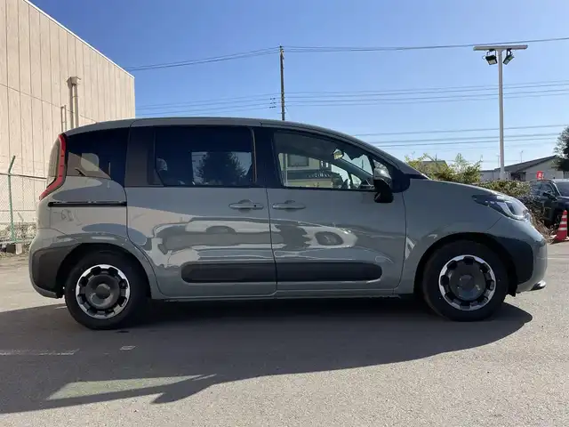 トヨタ シエンタ ハイブリッド Z 東京都 2025(令7)年 1.5万km アーバンカーキ 純正ナビ　/Bluetooth　/フルセグTV　/全周囲カメラ　/両側電動スライドドア　/レーダークルーズコントロールシステム　/BSM　/ドライブレコーダー　/純正フロアマット　/純正LED　/衝突被害軽減システム/ABS/横滑り防止装置/コーナーセンサー/レーンアシスト/盗難防止装置/オートライト/オートマチックハイビーム