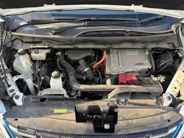 日産 セレナ e－パワー ハイウェイスター V 滋賀県 2020(令2)年 4.3万km ブリリアントホワイトパール 2トーン 日産プロパイロット/衝突軽減ブレーキ/車線逸脱警報/標識認識システム/ブラインドスポットモニター/アラウンドビューモニター/純正10インチメモリナビ/(フルセグTV CD DVD Blu-ray Bluetooth USB)/純正後席モニター/シートヒーター/両側パワースライドドア/革巻きステアリング/ステアリングリモコン/ステアリングヒーター/電動パーキングブレーキ/オートブレーキホールド/電動格納ミラー/ウインカーミラー/ETC/前後ドライブレコーダー/純正フロアマット/LEDオートヘッドライト