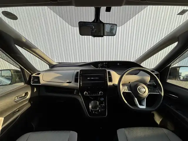 日産 セレナ e－パワー ハイウェイスター V 滋賀県 2020(令2)年 4.3万km ブリリアントホワイトパール 2トーン 日産プロパイロット/衝突軽減ブレーキ/車線逸脱警報/標識認識システム/ブラインドスポットモニター/アラウンドビューモニター/純正10インチメモリナビ/(フルセグTV CD DVD Blu-ray Bluetooth USB)/純正後席モニター/シートヒーター/両側パワースライドドア/革巻きステアリング/ステアリングリモコン/ステアリングヒーター/電動パーキングブレーキ/オートブレーキホールド/電動格納ミラー/ウインカーミラー/ETC/前後ドライブレコーダー/純正フロアマット/LEDオートヘッドライト