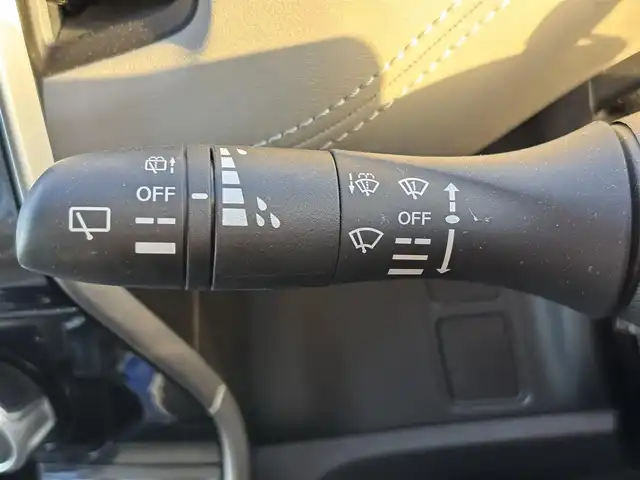 日産 セレナ e－パワー ハイウェイスター V 滋賀県 2020(令2)年 4.3万km ブリリアントホワイトパール 2トーン 日産プロパイロット/衝突軽減ブレーキ/車線逸脱警報/標識認識システム/ブラインドスポットモニター/アラウンドビューモニター/純正10インチメモリナビ/(フルセグTV CD DVD Blu-ray Bluetooth USB)/純正後席モニター/シートヒーター/両側パワースライドドア/革巻きステアリング/ステアリングリモコン/ステアリングヒーター/電動パーキングブレーキ/オートブレーキホールド/電動格納ミラー/ウインカーミラー/ETC/前後ドライブレコーダー/純正フロアマット/LEDオートヘッドライト