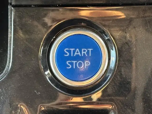 日産 セレナ e－パワー ハイウェイスター V 滋賀県 2020(令2)年 4.3万km ブリリアントホワイトパール 2トーン 日産プロパイロット/衝突軽減ブレーキ/車線逸脱警報/標識認識システム/ブラインドスポットモニター/アラウンドビューモニター/純正10インチメモリナビ/(フルセグTV CD DVD Blu-ray Bluetooth USB)/純正後席モニター/シートヒーター/両側パワースライドドア/革巻きステアリング/ステアリングリモコン/ステアリングヒーター/電動パーキングブレーキ/オートブレーキホールド/電動格納ミラー/ウインカーミラー/ETC/前後ドライブレコーダー/純正フロアマット/LEDオートヘッドライト