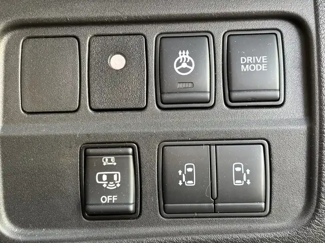 日産 セレナ e－パワー ハイウェイスター V 滋賀県 2020(令2)年 4.3万km ブリリアントホワイトパール 2トーン 日産プロパイロット/衝突軽減ブレーキ/車線逸脱警報/標識認識システム/ブラインドスポットモニター/アラウンドビューモニター/純正10インチメモリナビ/(フルセグTV CD DVD Blu-ray Bluetooth USB)/純正後席モニター/シートヒーター/両側パワースライドドア/革巻きステアリング/ステアリングリモコン/ステアリングヒーター/電動パーキングブレーキ/オートブレーキホールド/電動格納ミラー/ウインカーミラー/ETC/前後ドライブレコーダー/純正フロアマット/LEDオートヘッドライト