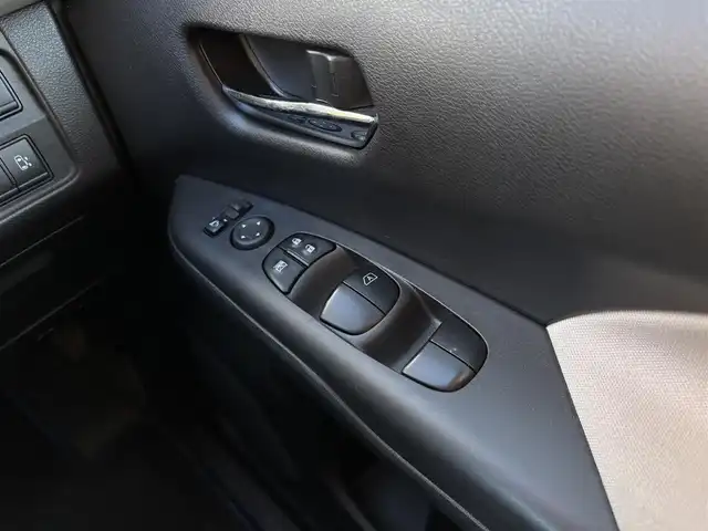 日産 セレナ e－パワー ハイウェイスター V 滋賀県 2020(令2)年 4.3万km ブリリアントホワイトパール 2トーン 日産プロパイロット/衝突軽減ブレーキ/車線逸脱警報/標識認識システム/ブラインドスポットモニター/アラウンドビューモニター/純正10インチメモリナビ/(フルセグTV CD DVD Blu-ray Bluetooth USB)/純正後席モニター/シートヒーター/両側パワースライドドア/革巻きステアリング/ステアリングリモコン/ステアリングヒーター/電動パーキングブレーキ/オートブレーキホールド/電動格納ミラー/ウインカーミラー/ETC/前後ドライブレコーダー/純正フロアマット/LEDオートヘッドライト