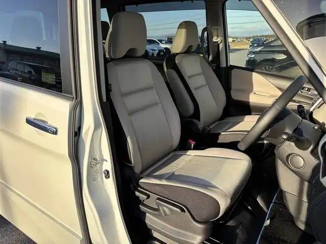 日産 セレナ e－パワー ハイウェイスター V 滋賀県 2020(令2)年 4.3万km ブリリアントホワイトパール 2トーン 日産プロパイロット/衝突軽減ブレーキ/車線逸脱警報/標識認識システム/ブラインドスポットモニター/アラウンドビューモニター/純正10インチメモリナビ/(フルセグTV CD DVD Blu-ray Bluetooth USB)/純正後席モニター/シートヒーター/両側パワースライドドア/革巻きステアリング/ステアリングリモコン/ステアリングヒーター/電動パーキングブレーキ/オートブレーキホールド/電動格納ミラー/ウインカーミラー/ETC/前後ドライブレコーダー/純正フロアマット/LEDオートヘッドライト