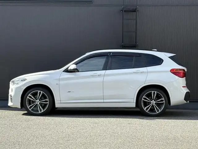 ＢＭＷ Ｘ１ xDrive 18d Mスポーツ 福岡県 2018(平30)年 4.6万km アルピンホワイトⅢ アドバンスドアクティブセーフティーパッケージ/・アクティブクルーズコントロール/・インテリジェントセーフティ/コンフォートパッケージ/・オートマチックテールゲート(キックセンサー付)/・メモリ付き電動フロント・シート/・コンフォートアクセス/ヘッドアップディスプレイ/純正ナビ/フルセグTV/バックカメラ/Bluetooth/DVD/シートヒーター/スライディングリアシート/純正AW