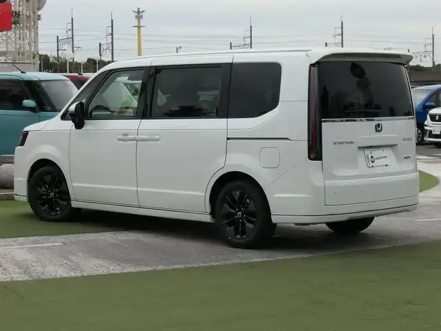 ホンダ ステップワゴン スパーダ eHEV 千葉県 2025(令7)年 0.1万km未満 プラチナホワイトパール スパーダ　e:HEV　3CJ4AP3　11.4インチナビHonda CONNECTナビ LXM-247VFLi(317900円)/ホンダセンシング/・衝突軽減ブレーキ（CMBS）/・車線維持支援システム（LKAS）/・アダプティブクルーズコントロール（ACC）/・後方誤発進抑制機能/・誤発進抑制機能/パワーバックドア/両側パワースライドドア/純正コネクトナビ/地デジTV/【DVD/CD再生機能　Bluetooth接続】/【Apple CarPlay　Android Auto対応】/バックカメラ/革巻きステアリング/ステアリングスイッチ/LEDヘッドライト/ウインカーミラー/コーナーセンサー/純正16インチアルミホイル/サイド/カーテンエアバッグ/Honda スマートキー