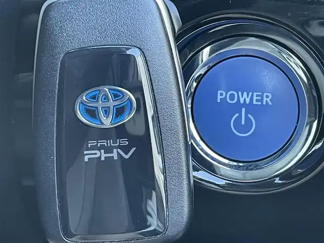 トヨタ プリウス ＰＨＶ A レザーパッケージ 福岡県 2018(平30)年 6.3万km スティールブロンドM 黒革シート/メーカー純正ナビ/フルセグＴＶ/ブルートゥース/バックカメラ/衝突軽減/ＢＳＭ/レーダークルーズコントロール/前席シートヒーター/パワーシート/ＥＴＣ２．０/クリアランスソナー/ＬＤＡ
