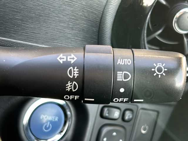 トヨタ アクア G ブラックソフトレザーセレ 静岡県 2016(平28)年 3.7万km ライムホワイトパールクリスタルシャイン 【主要装備】/純正ナビ（Bluetooth　DVD再生　フルセグTV）/バックカメラ　/シートヒーター（運転席　助手席）/クルーズコントロール　/ＥＴＣ車載器　/前後ドラレコ　/レーンアシスト　/オートライト　/ＬＥＤヘッドライト　/コーナーセンサー　/盗難防止装置　/社外テールランプ　エアバック/フロアマット/横滑り防止装置/衝突被害軽減システム/オートハイビーム