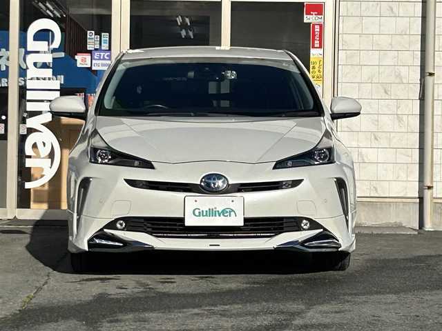 トヨタ プリウス A プレミアム　ツーリングセレ 岩手県 2019(令1)年 4.9万km ホワイトパールクリスタルシャイン ・寒冷地仕様/・4WD/・純正エンジンスターター/・純正ナビNSZT-Y68T/・フルセグ/・AM/FM/SD/Bluetooth/・プッシュスタート/・スマートキー/・スペアキー1本/・Toyota Safety Sense/・オートライト/・オートマチックハイビーム/・レーダークルーズコントロール/・パワーシート（D席）/・シートヒーター（D＋N）/・エアシート（D＋N）/・アドバンストパーク/・純正フロアマット/・純正ドアバイザー/・スタットレスタイヤAWセット車載/・保証書/・取扱説明書