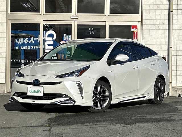 トヨタ プリウス A プレミアム　ツーリングセレ 岩手県 2019(令1)年 4.9万km ホワイトパールクリスタルシャイン ・寒冷地仕様/・4WD/・純正エンジンスターター/・純正ナビNSZT-Y68T/・フルセグ/・AM/FM/SD/Bluetooth/・プッシュスタート/・スマートキー/・スペアキー1本/・Toyota Safety Sense/・オートライト/・オートマチックハイビーム/・レーダークルーズコントロール/・パワーシート（D席）/・シートヒーター（D＋N）/・エアシート（D＋N）/・アドバンストパーク/・純正フロアマット/・純正ドアバイザー/・スタットレスタイヤAWセット車載/・保証書/・取扱説明書