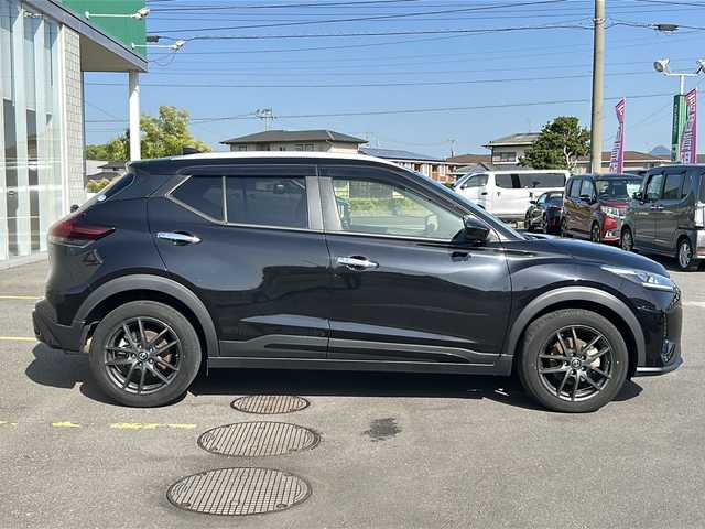 日産 キックス X 香川県 2022(令4)年 8.4万km ピュアブラック 純正９インチナビ/全方位カメラ/プロパイロット/ステアリングヒーター/デジタルインナーミラー/ＬＥＤヘッドライト/フルセグＴＶ/前後コーナーセンサー/ETC