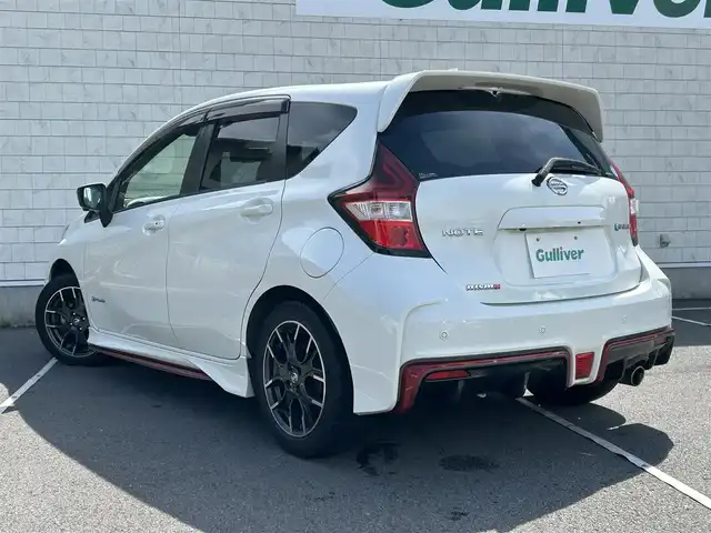 日産 ノート e－パワー ニスモ 静岡県 2018(平30)年 4.5万km ブリリアントホワイトパール 純正ナビ/（AM/FM/CD/DVD/BT)/ワンセグTV/アラウンドビューモニター/バックカメラ /インテリジェントルームミラー/スマートキー/プッシュスタート/エマージェンシーブレーキ/レーンキープアシスト/横滑り防止装置/電格ミラー/ドライブレコーダー/ETC/純正フロアマット/LEDヘッドライト