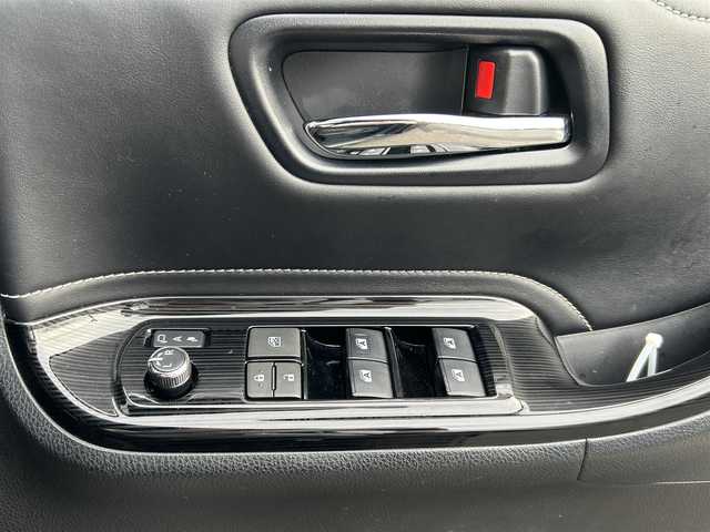 トヨタ エスクァイア ハイブリッド Gi プレミアムパッケージ ブラックテーラード 佐賀県 2019(令1)年 6.6万km ブラック トヨタセーフティセンス/・プリクラッシュセーフティ/・レーンディパーチャーアラート/・オートハイビーム/クルーズコントロール/クリアランスソナー/社外ナビ/・フルセグTV/BT/CD/DVD/・バックカメラ/フリップダウンモニター/純正15インチAW/両側パワースライドドア/LEDヘッドライト/オートライト/フォグランプ/ハーフレザーシート(合皮)/前席シートヒーター/前後ドライブレコーダー(DRV-MR740)/ETC/プッシュスタート/ウッドコンビ革巻きステアリング/ステアリングヒーター/ステアリングスイッチ/リアサンシェード/バックテーブル/電動格納ミラー/ドアバイザー/ISOFIX