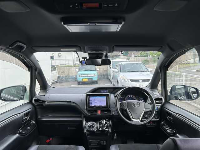 トヨタ エスクァイア ハイブリッド Gi プレミアムパッケージ ブラックテーラード 佐賀県 2019(令1)年 6.6万km ブラック トヨタセーフティセンス/・プリクラッシュセーフティ/・レーンディパーチャーアラート/・オートハイビーム/クルーズコントロール/クリアランスソナー/社外ナビ/・フルセグTV/BT/CD/DVD/・バックカメラ/フリップダウンモニター/純正15インチAW/両側パワースライドドア/LEDヘッドライト/オートライト/フォグランプ/ハーフレザーシート(合皮)/前席シートヒーター/前後ドライブレコーダー(DRV-MR740)/ETC/プッシュスタート/ウッドコンビ革巻きステアリング/ステアリングヒーター/ステアリングスイッチ/リアサンシェード/バックテーブル/電動格納ミラー/ドアバイザー/ISOFIX