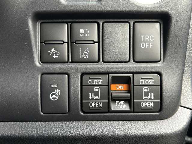 トヨタ エスクァイア ハイブリッド Gi プレミアムパッケージ ブラックテーラード 佐賀県 2019(令1)年 6.6万km ブラック トヨタセーフティセンス/・プリクラッシュセーフティ/・レーンディパーチャーアラート/・オートハイビーム/クルーズコントロール/クリアランスソナー/社外ナビ/・フルセグTV/BT/CD/DVD/・バックカメラ/フリップダウンモニター/純正15インチAW/両側パワースライドドア/LEDヘッドライト/オートライト/フォグランプ/ハーフレザーシート(合皮)/前席シートヒーター/前後ドライブレコーダー(DRV-MR740)/ETC/プッシュスタート/ウッドコンビ革巻きステアリング/ステアリングヒーター/ステアリングスイッチ/リアサンシェード/バックテーブル/電動格納ミラー/ドアバイザー/ISOFIX