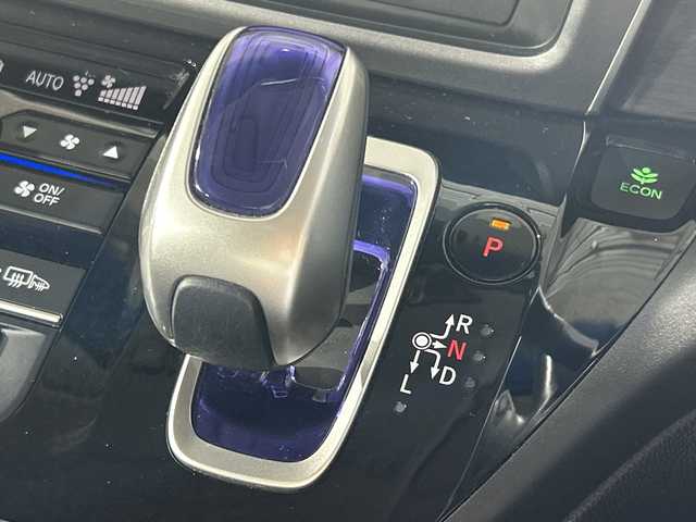 ホンダ フリード ハイブリット EX 神奈川県 2018(平30)年 7万km モダンスティールM 純正7型SDナビ/BT/フルセグ/CD/DVD/ETC/前後ドライブレコーダー/バックカメラ/前者追従クルーズコントロール/両側パワースライドドア/ステアリングリモコン/ハーフレザーシート/シートヒーター/ABS/横滑り防止装置