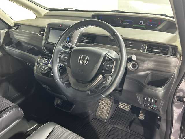 ホンダ フリード ハイブリット EX 神奈川県 2018(平30)年 7万km モダンスティールM 純正7型SDナビ/BT/フルセグ/CD/DVD/ETC/前後ドライブレコーダー/バックカメラ/前者追従クルーズコントロール/両側パワースライドドア/ステアリングリモコン/ハーフレザーシート/シートヒーター/ABS/横滑り防止装置