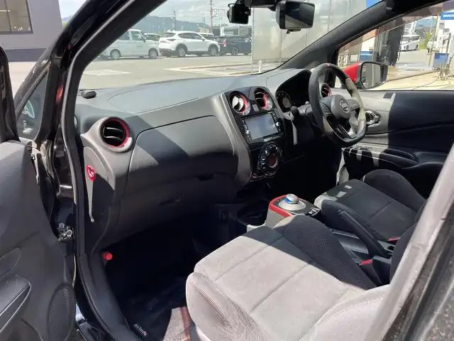 日産 ノート e－パワー ニスモ 滋賀県 2017(平29)年 3万km スーパーブラック 純正ナビ/Bluetooth/CD/DVD/SD/AUX/フルセグテレビ/アラウンドビューモニター/ETC/インテリジェントエマージェンシーブレーキ/車線逸脱警報/純正フロアマット/前後ドライブレコーダー/LEDヘッドライト/プッシュスタート /スマートキー/スペアキー