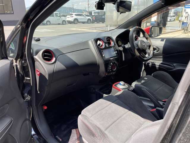 日産 ノート e－パワー ニスモ 愛知県 2017(平29)年 3万km スーパーブラック 純正ナビ/Bluetooth/CD/DVD/SD/AUX/フルセグテレビ/アラウンドビューモニター/ETC/インテリジェントエマージェンシーブレーキ/車線逸脱警報/純正フロアマット/前後ドライブレコーダー/LEDヘッドライト/プッシュスタート /スマートキー/スペアキー
