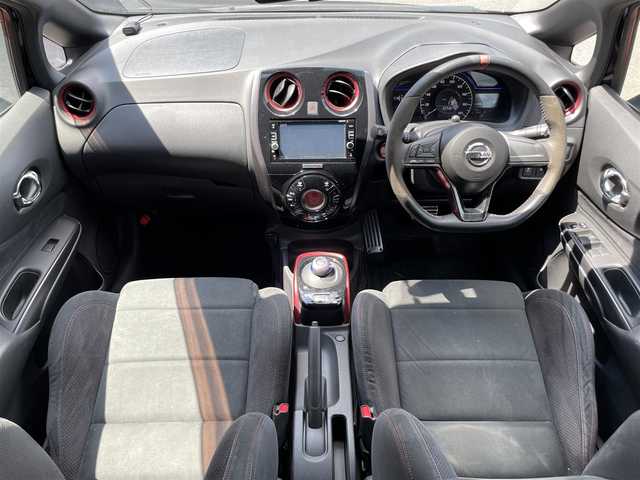 日産 ノート e－パワー ニスモ 愛知県 2017(平29)年 3万km スーパーブラック 純正ナビ/Bluetooth/CD/DVD/SD/AUX/フルセグテレビ/アラウンドビューモニター/ETC/インテリジェントエマージェンシーブレーキ/車線逸脱警報/純正フロアマット/前後ドライブレコーダー/LEDヘッドライト/プッシュスタート /スマートキー/スペアキー