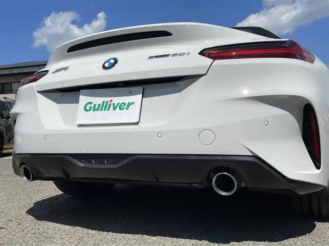 ＢＭＷ ＢＭＷ Ｚ４ sDrive20i Mスポーツ 宮城県 2025(令7)年 0.3万km アルピンホワイトⅢ /ワンオーナー//harman/kardonプレミアムサウンド//純正メモリナビ//FM/AM/BT/USB/フルセグテレビ///Apple CarPlay/AndroidAuto//電動ソフトトップ//アクティブクルーズコントロール//パドルシフト//衝突被害軽減ブレーキ//車線逸脱警報//パーキングアシスト//ブラインドスポットモニター//LEDヘッドライト//ビルトインETC2.0//レザーシート（マグマレッド）//パワーシート/ポジションメモリー//シートヒーター/ステアリングヒーター//スマートキーx2//保証書/取扱説明書