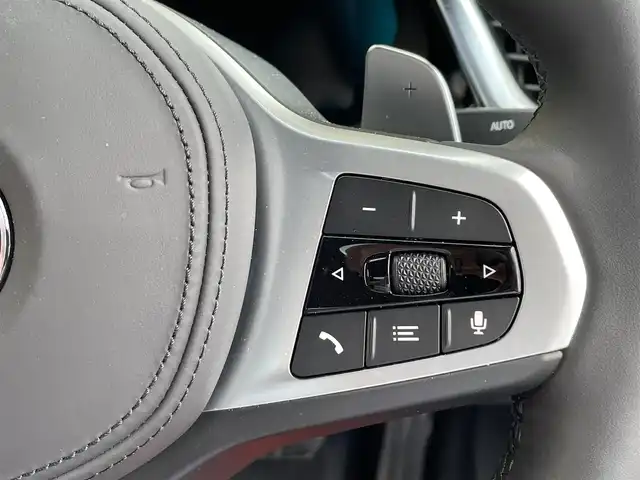 ＢＭＷ ＢＭＷ Ｚ４ sDrive20i Mスポーツ 宮城県 2025(令7)年 0.3万km アルピンホワイトⅢ /ワンオーナー//harman/kardonプレミアムサウンド//純正メモリナビ//FM/AM/BT/USB/フルセグテレビ///Apple CarPlay/AndroidAuto//電動ソフトトップ//アクティブクルーズコントロール//パドルシフト//衝突被害軽減ブレーキ//車線逸脱警報//パーキングアシスト//ブラインドスポットモニター//LEDヘッドライト//ビルトインETC2.0//レザーシート（マグマレッド）//パワーシート/ポジションメモリー//シートヒーター/ステアリングヒーター//スマートキーx2//保証書/取扱説明書