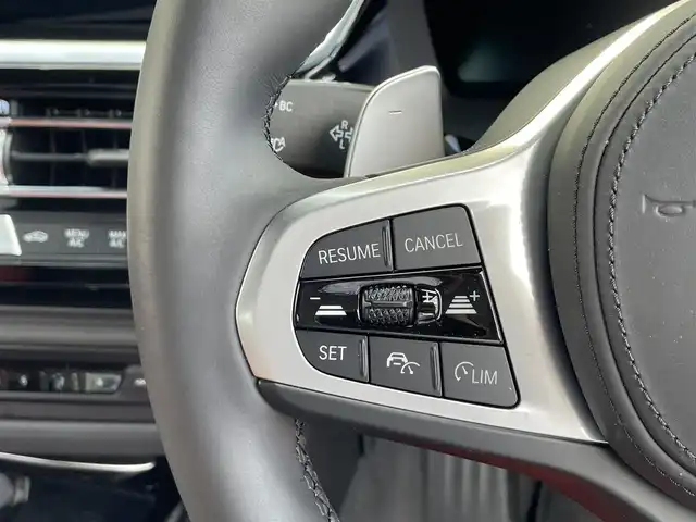 ＢＭＷ ＢＭＷ Ｚ４ sDrive20i Mスポーツ 宮城県 2025(令7)年 0.3万km アルピンホワイトⅢ /ワンオーナー//harman/kardonプレミアムサウンド//純正メモリナビ//FM/AM/BT/USB/フルセグテレビ///Apple CarPlay/AndroidAuto//電動ソフトトップ//アクティブクルーズコントロール//パドルシフト//衝突被害軽減ブレーキ//車線逸脱警報//パーキングアシスト//ブラインドスポットモニター//LEDヘッドライト//ビルトインETC2.0//レザーシート（マグマレッド）//パワーシート/ポジションメモリー//シートヒーター/ステアリングヒーター//スマートキーx2//保証書/取扱説明書