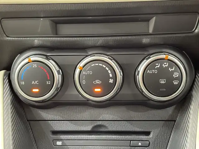 マツダ デミオ XD ツーリング Lパッケージ 栃木県 2015(平27)年 3.4万km ソウルレッドプレミアムメタリック ディーゼル/ターボ/純正ナビ/(CD/DVD/フルセグTV/Bluetooth/SD/USB)/バックカメラ/本革シート/衝突軽減ブレーキ/ETC/禁煙車/オートライト/LEDヘッドライト/パドルシフト/横滑り防止装置/フォグランプ/スマートキー/プッシュスタート/アイドリングストップ/ステアリングスイッチ/革巻きステアリング/ウィンカーミラー/電動格納ミラー/純正16インチアルミホイール/純正フロアマット