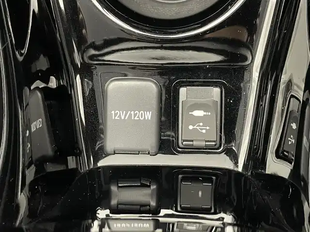 トヨタ プリウス ＰＨＶ A プレミアム 愛知県 2017(平29)年 3.2万km アティチュードブラックマイカ 純正１１．６型ＤＡナビ　アドバンストパーク　ＢＳＭ　黒革　フルセグ　ＡＣ１００Ｖ電源　シートヒーター　ＥＴＣ２．０　セーフティセンス　衝突軽減　追従クルコン　ＬＥＤオートライト　ＨＵＤ　バックカメラ プッシュスタート　スマートキー　ステアリングヒーター　レーンキープ　Bluetooth　