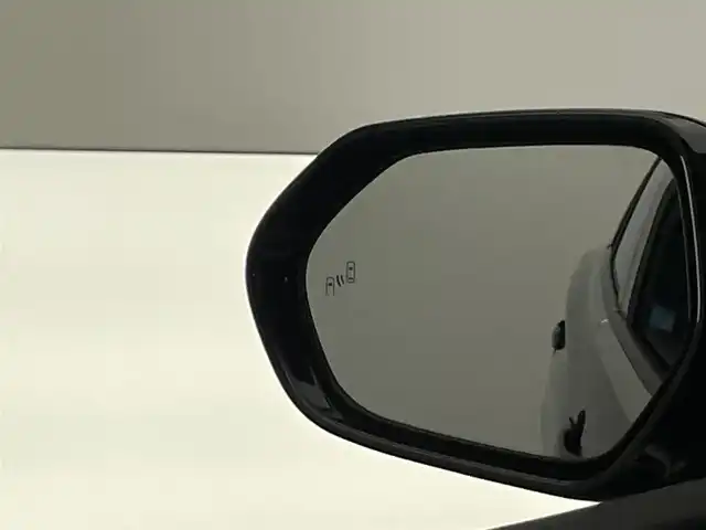 トヨタ プリウス ＰＨＶ A プレミアム 愛知県 2017(平29)年 3.2万km アティチュードブラックマイカ 純正１１．６型ＤＡナビ　アドバンストパーク　ＢＳＭ　黒革　フルセグ　ＡＣ１００Ｖ電源　シートヒーター　ＥＴＣ２．０　セーフティセンス　衝突軽減　追従クルコン　ＬＥＤオートライト　ＨＵＤ　バックカメラ プッシュスタート　スマートキー　ステアリングヒーター　レーンキープ　Bluetooth　