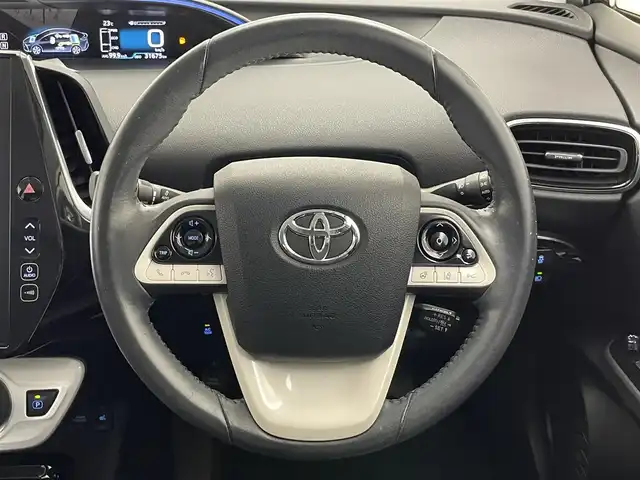トヨタ プリウス ＰＨＶ A プレミアム 愛知県 2017(平29)年 3.2万km アティチュードブラックマイカ 純正１１．６型ＤＡナビ　アドバンストパーク　ＢＳＭ　黒革　フルセグ　ＡＣ１００Ｖ電源　シートヒーター　ＥＴＣ２．０　セーフティセンス　衝突軽減　追従クルコン　ＬＥＤオートライト　ＨＵＤ　バックカメラ プッシュスタート　スマートキー　ステアリングヒーター　レーンキープ　Bluetooth　